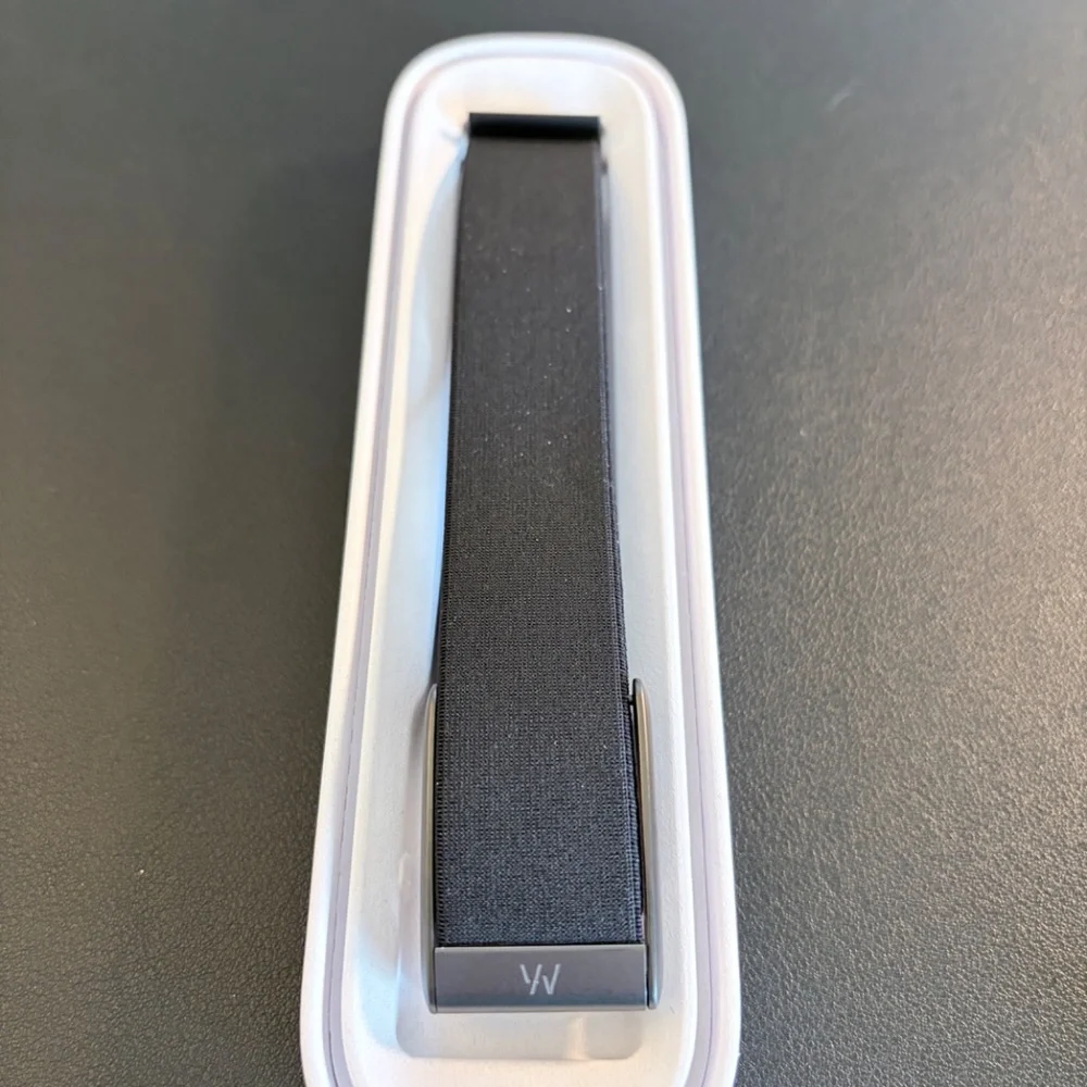 Whoop MG Fitness Tracker + 7 Bands (Small) + Wireless Power Pack